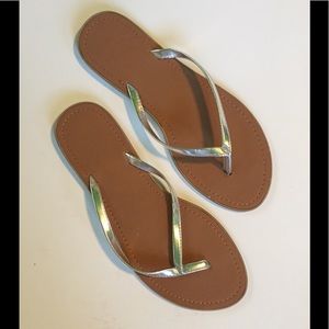 Silver sandals, 10m, new/never worn. $15.